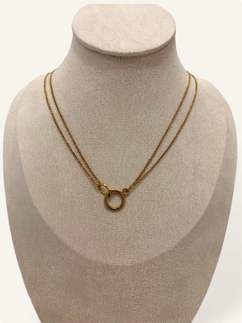 Double chaîne fine avec anneaux entrelaces